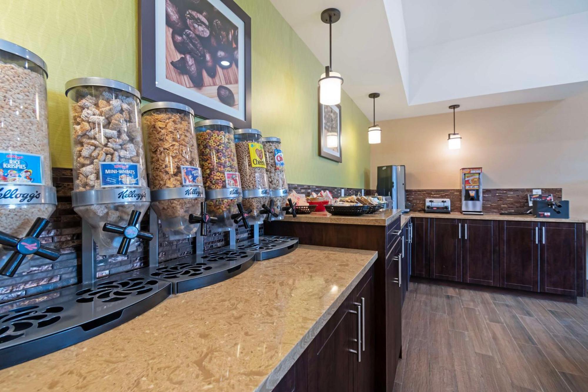 Best Western Plus Moosomin Hotel Екстер'єр фото