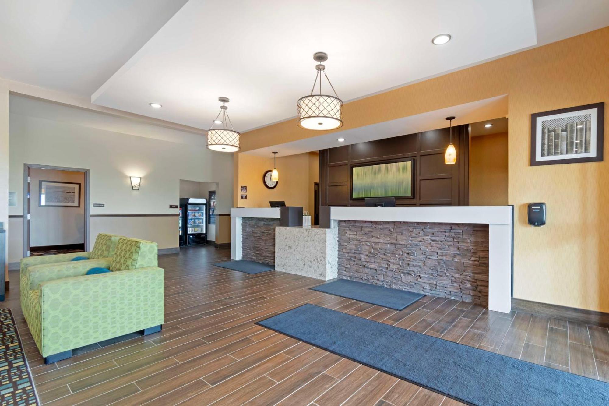 Best Western Plus Moosomin Hotel Екстер'єр фото
