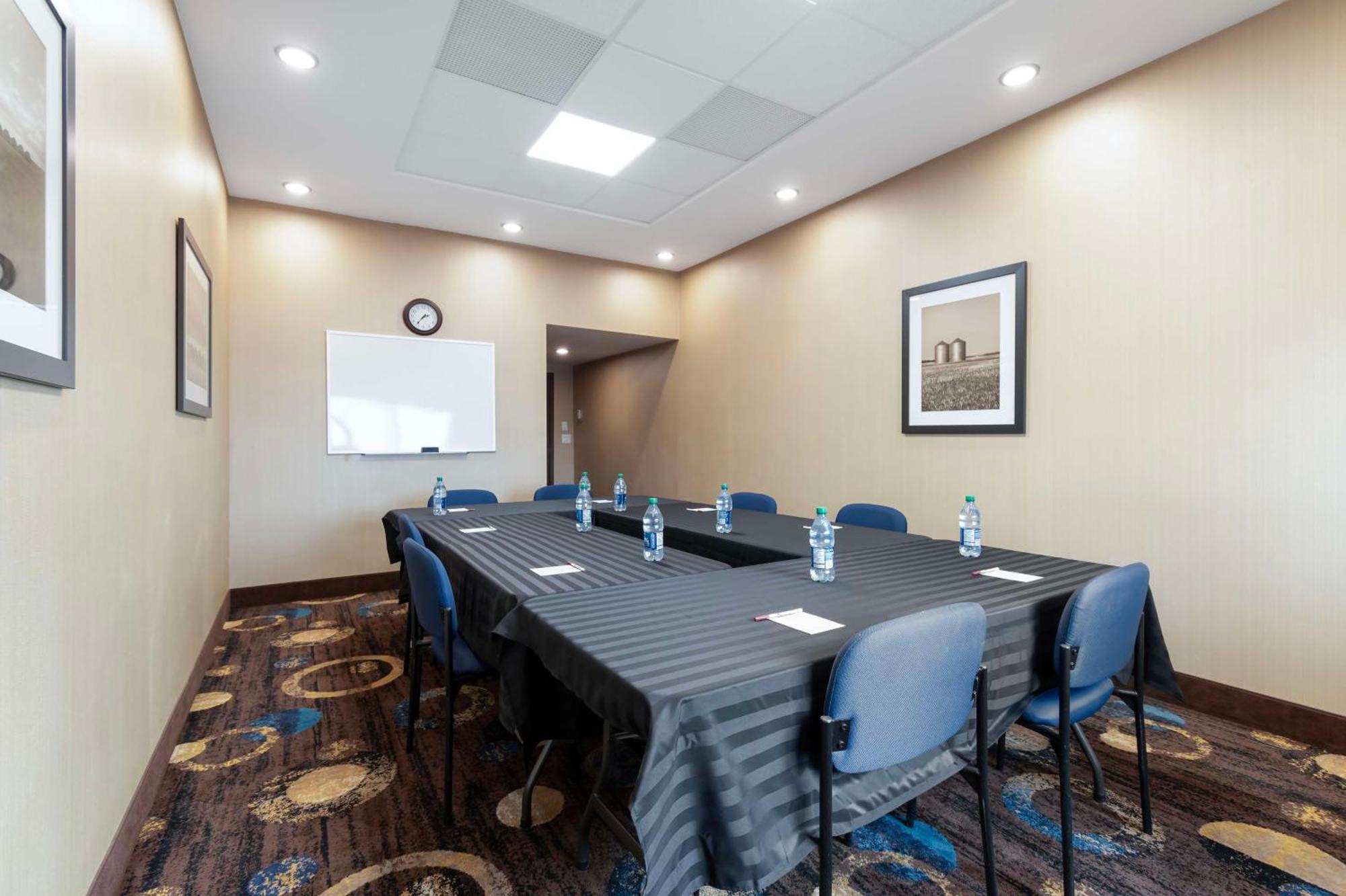 Best Western Plus Moosomin Hotel Екстер'єр фото