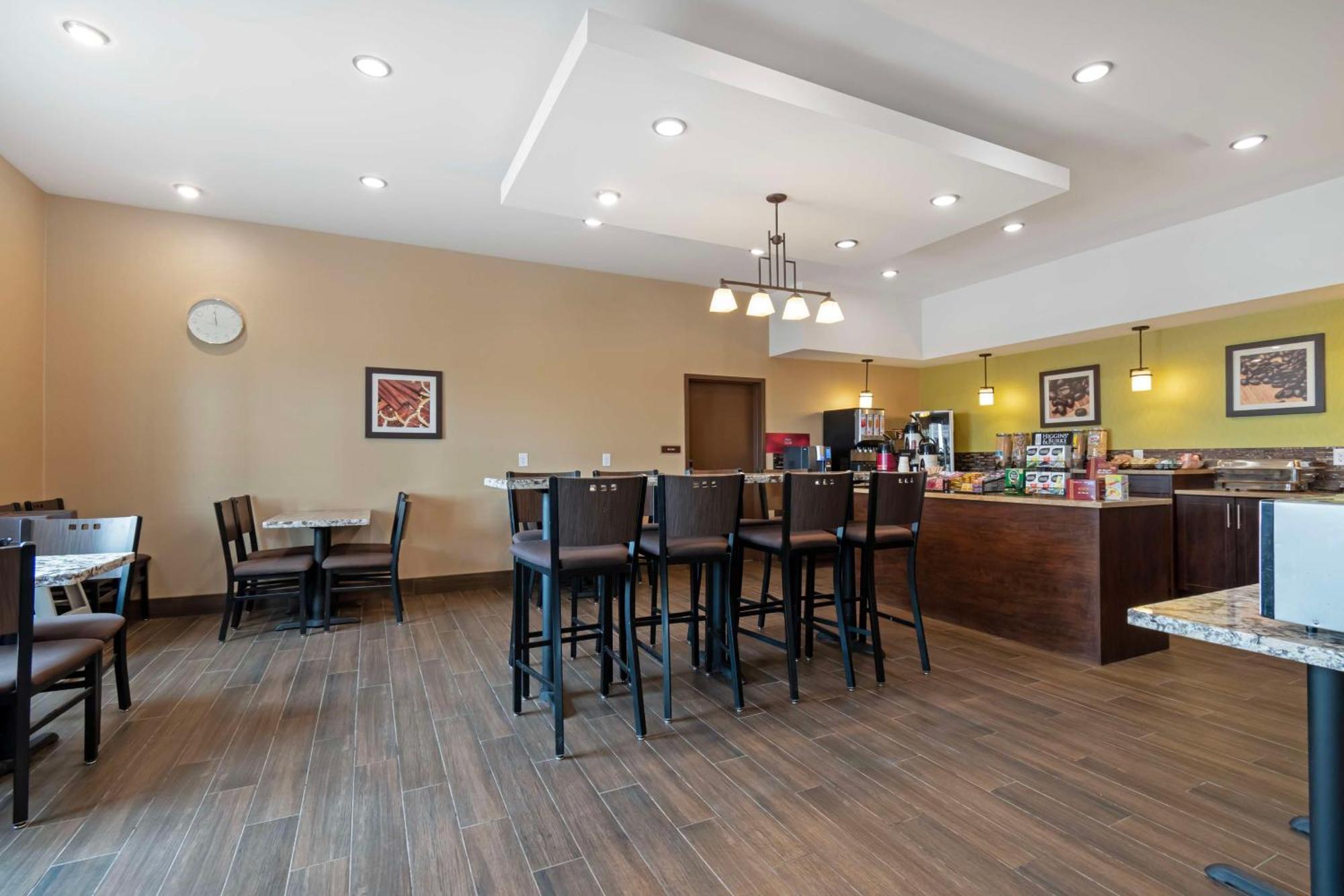 Best Western Plus Moosomin Hotel Екстер'єр фото