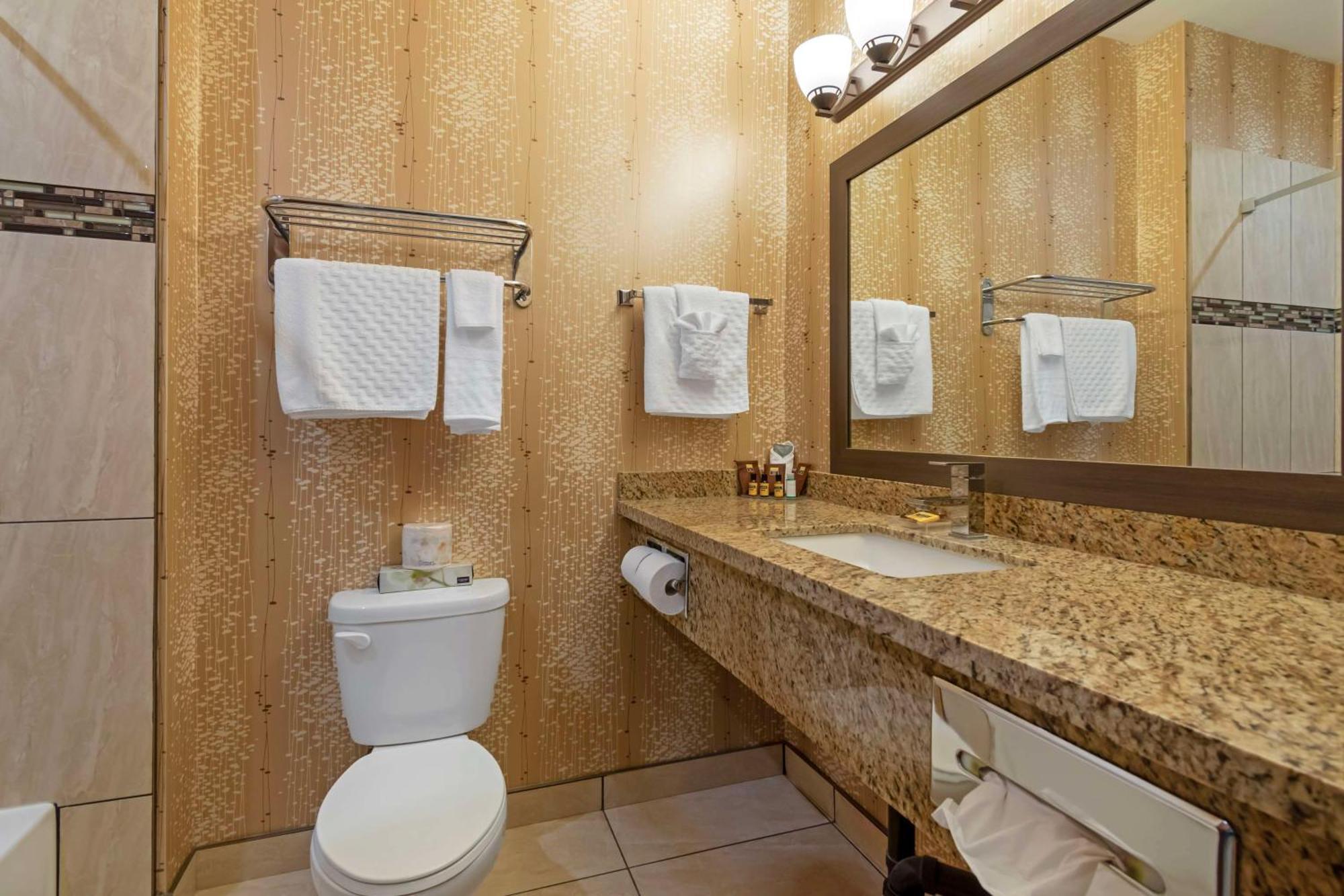 Best Western Plus Moosomin Hotel Екстер'єр фото
