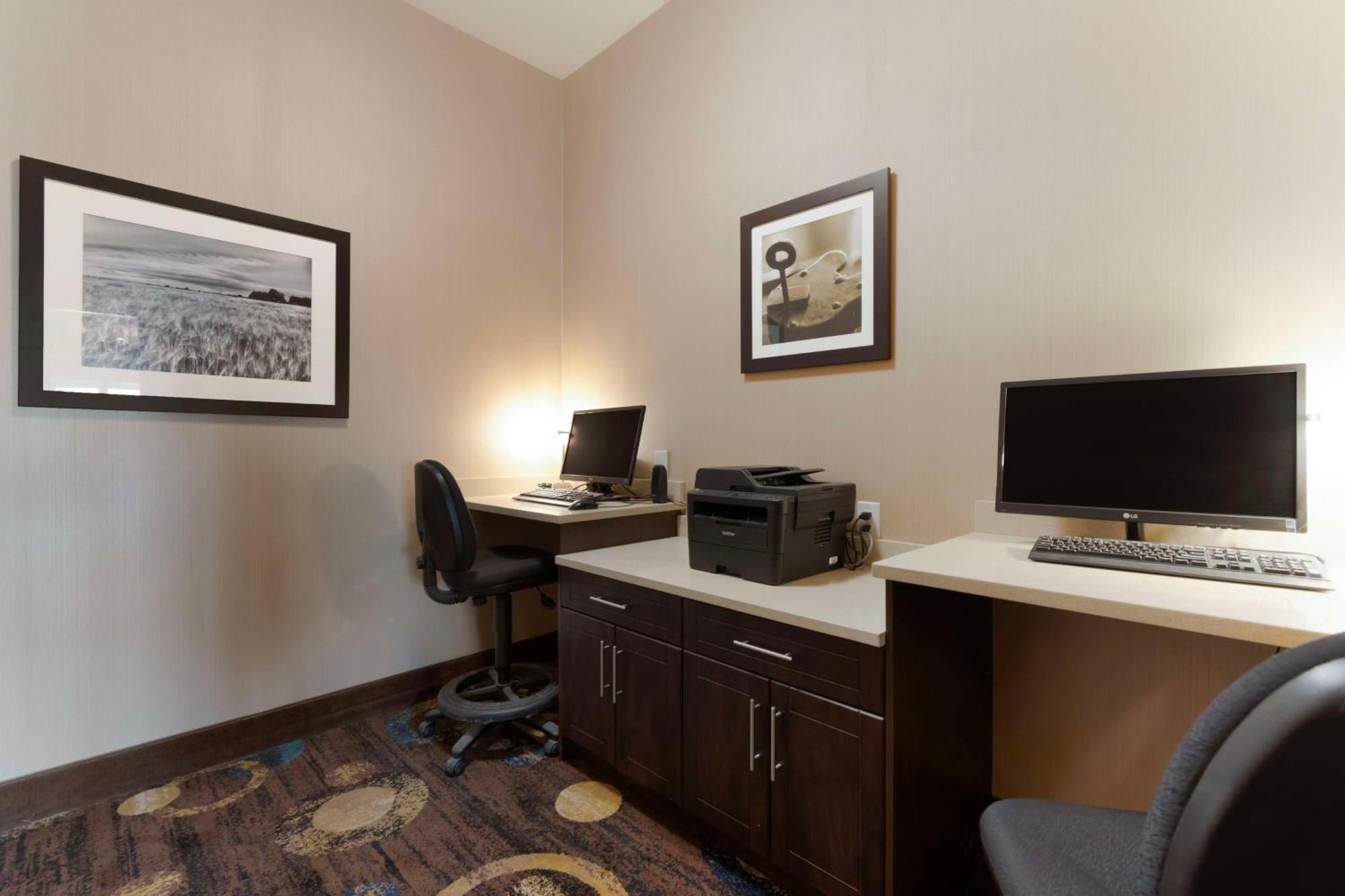 Best Western Plus Moosomin Hotel Екстер'єр фото