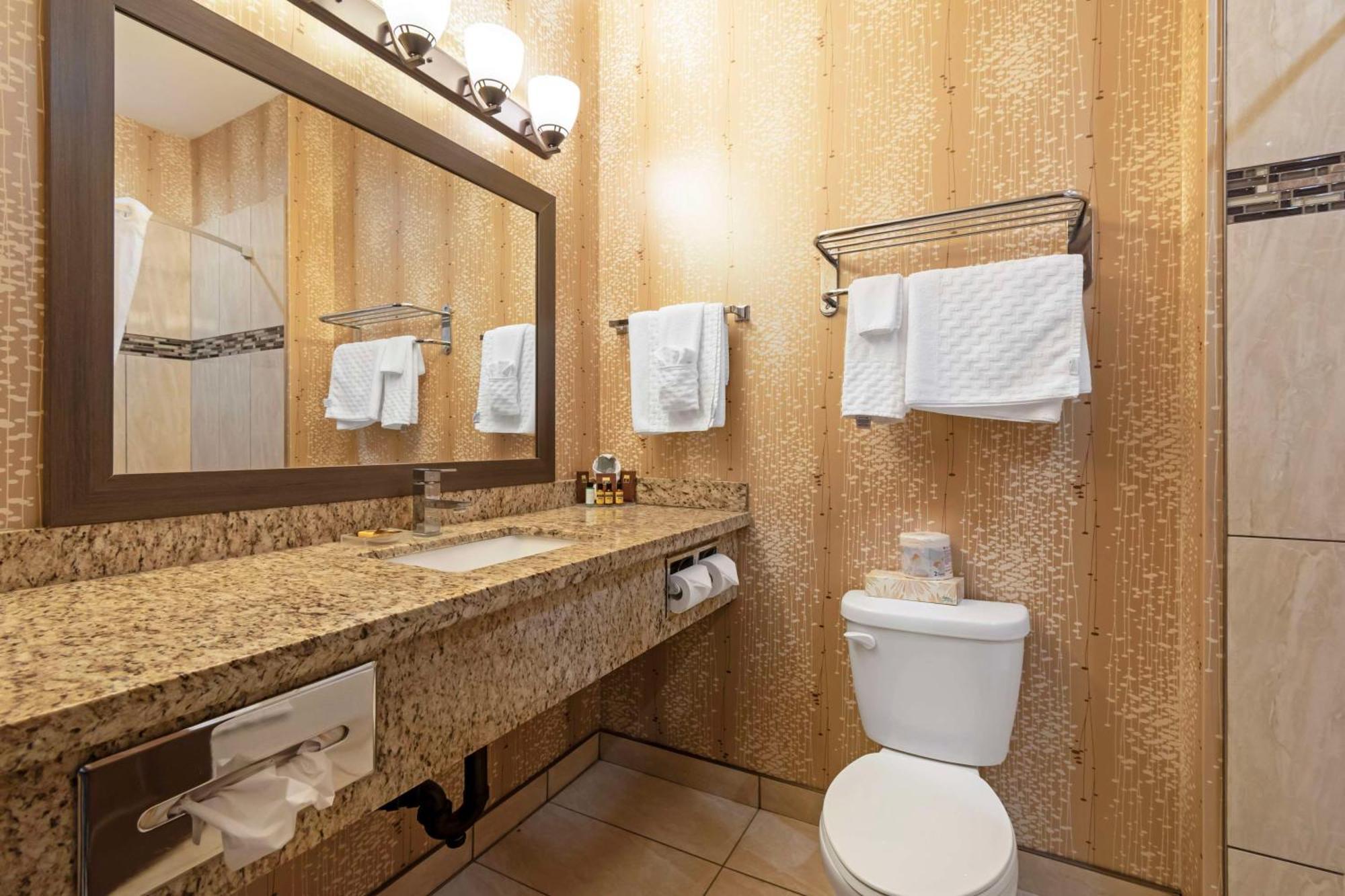 Best Western Plus Moosomin Hotel Екстер'єр фото