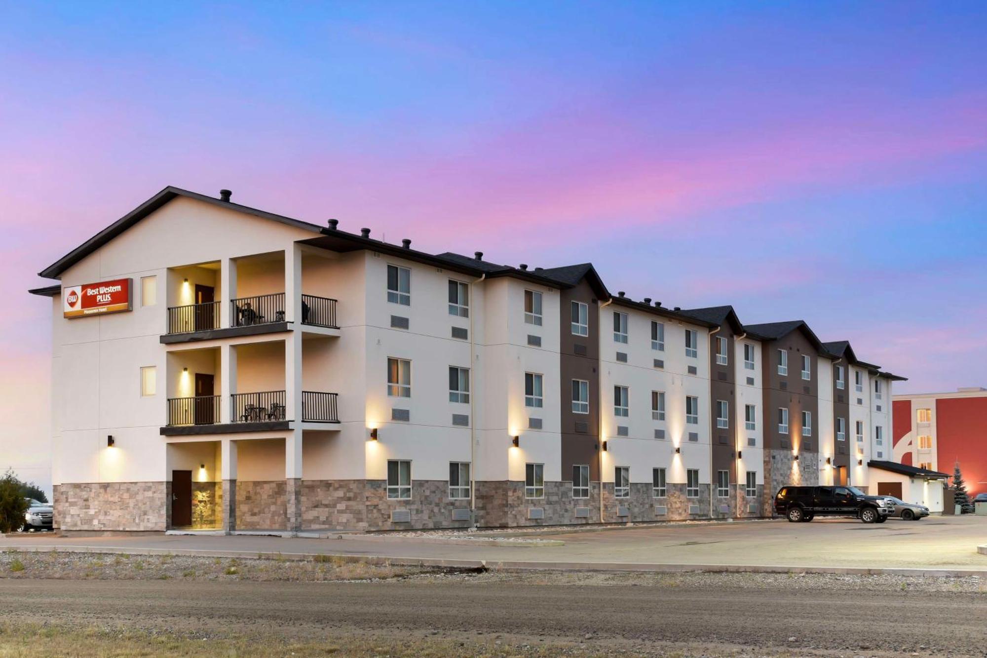 Best Western Plus Moosomin Hotel Екстер'єр фото