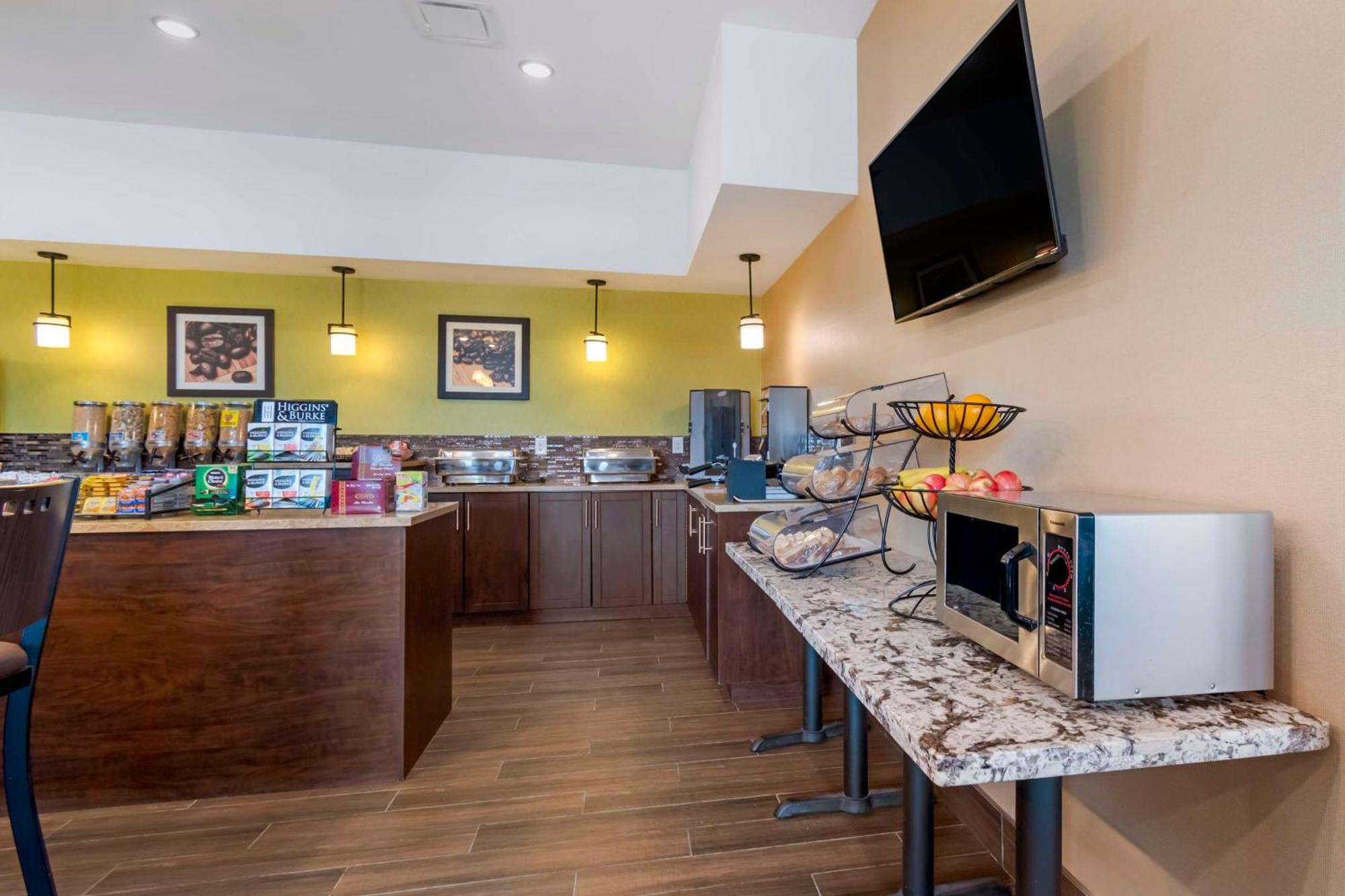 Best Western Plus Moosomin Hotel Екстер'єр фото