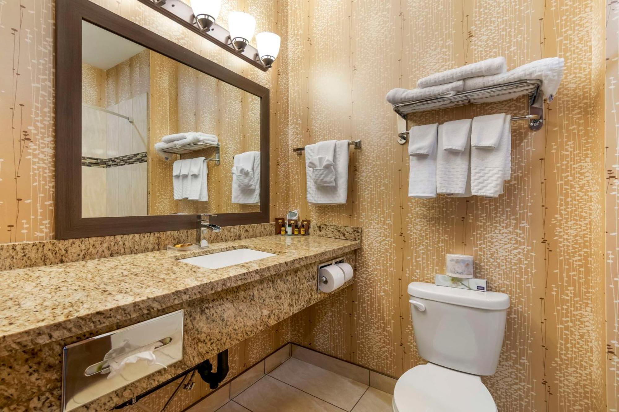 Best Western Plus Moosomin Hotel Екстер'єр фото