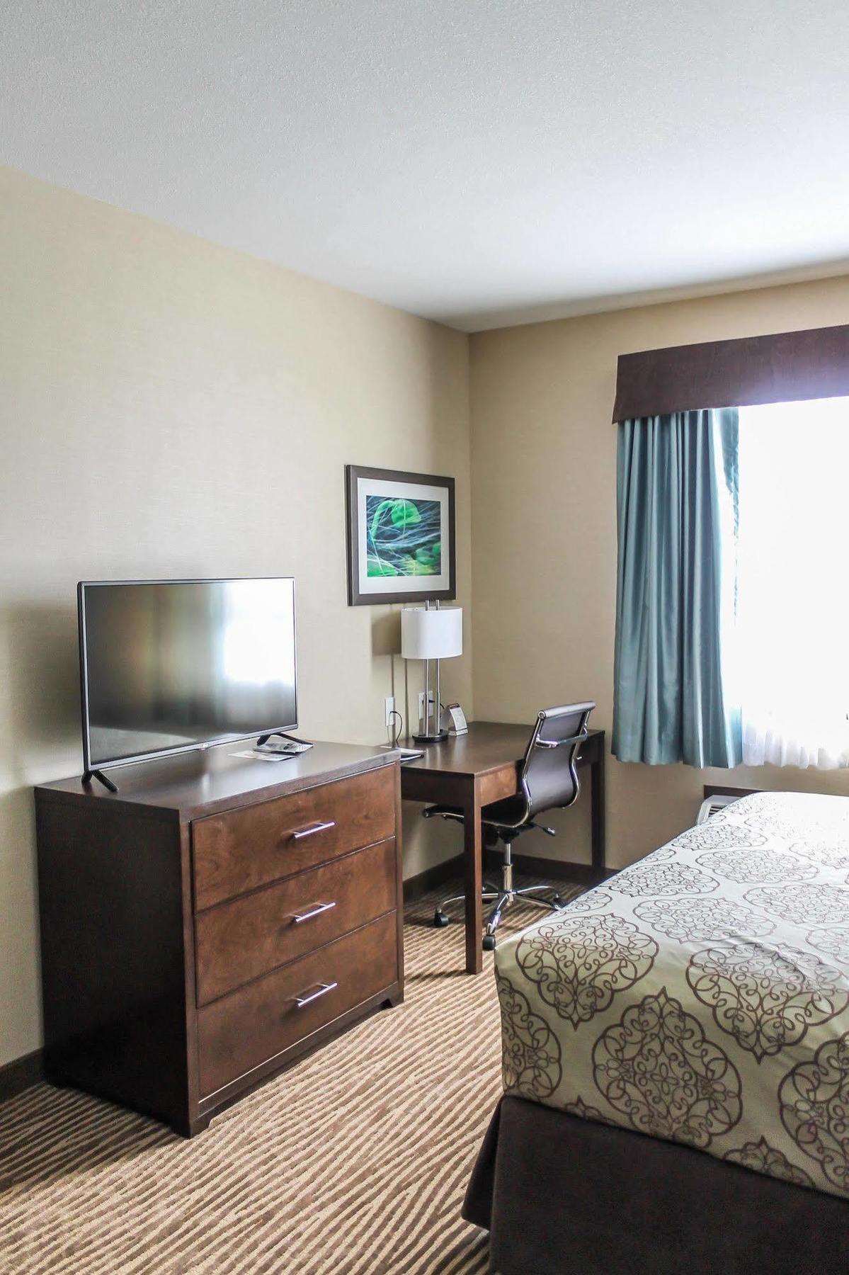 Best Western Plus Moosomin Hotel Екстер'єр фото