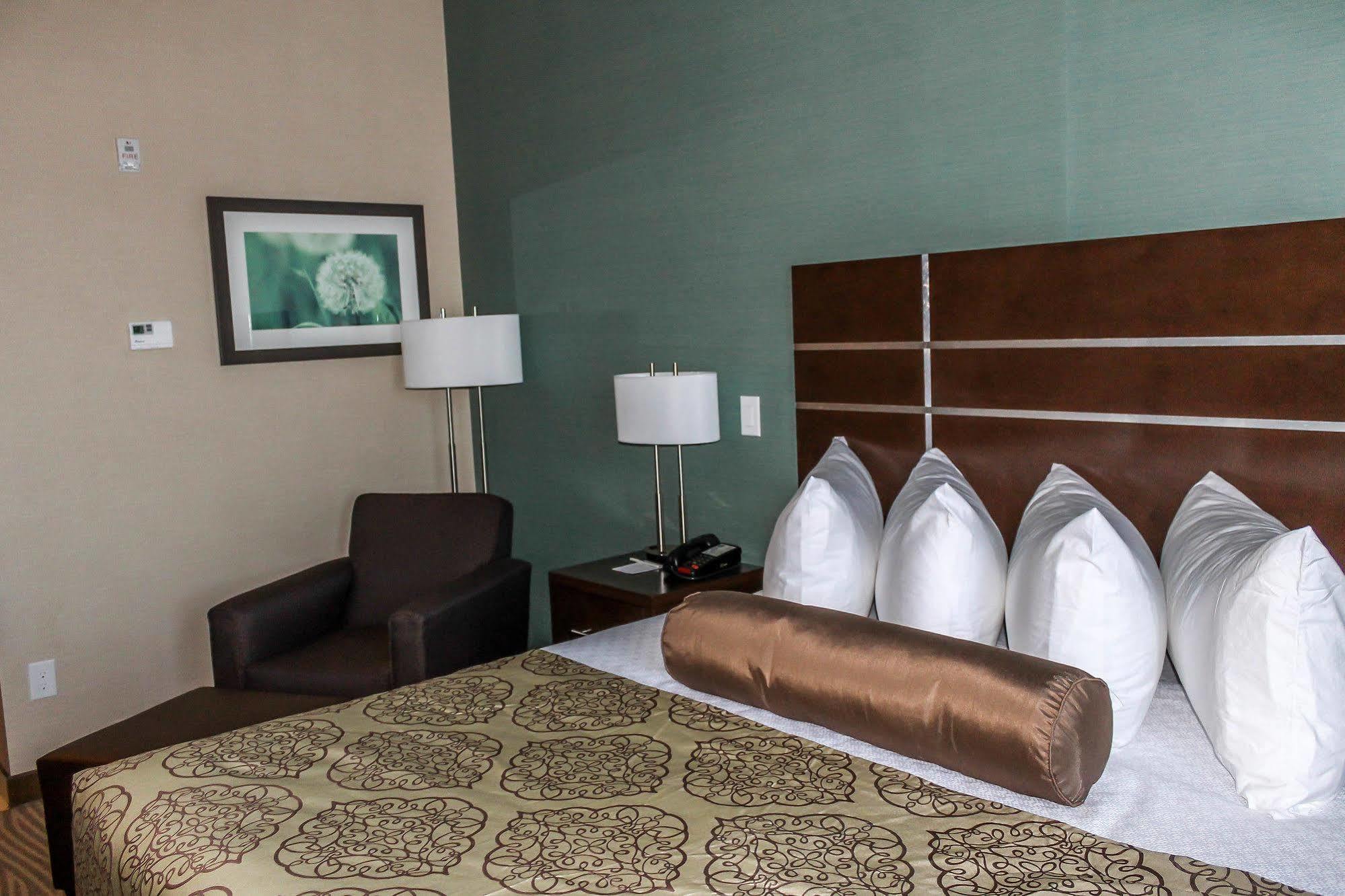 Best Western Plus Moosomin Hotel Екстер'єр фото