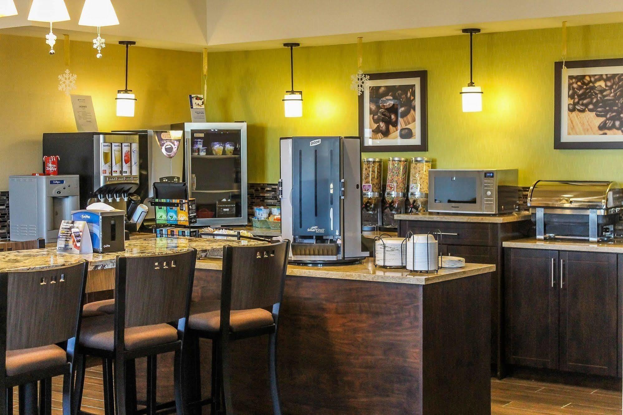 Best Western Plus Moosomin Hotel Екстер'єр фото