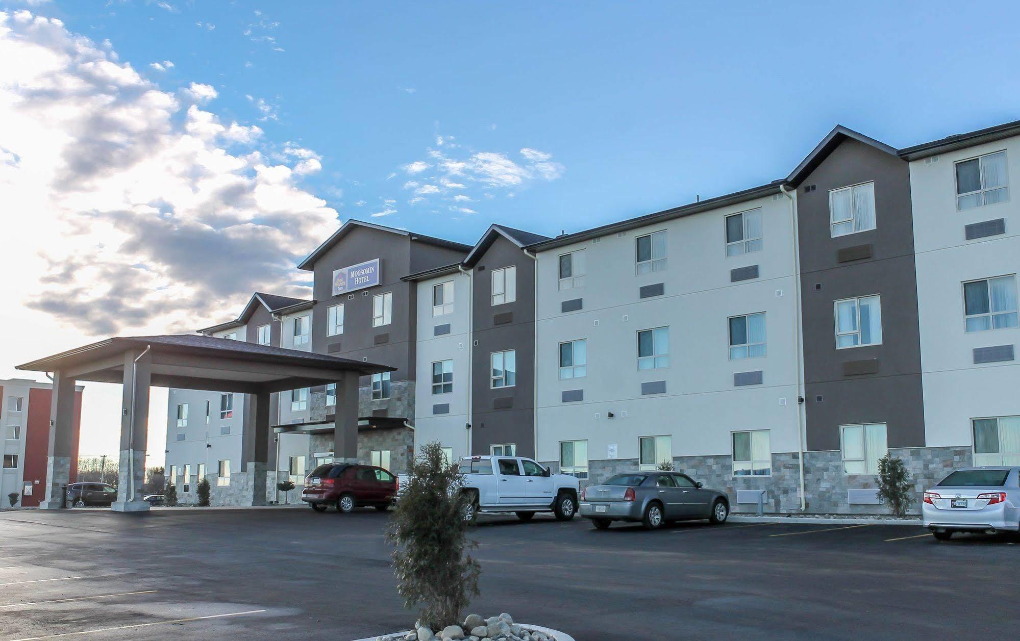 Best Western Plus Moosomin Hotel Екстер'єр фото